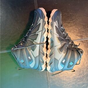 Columbia Men's Peakfreak II Mid OutDry hiking boots in black Men’s size 10.5